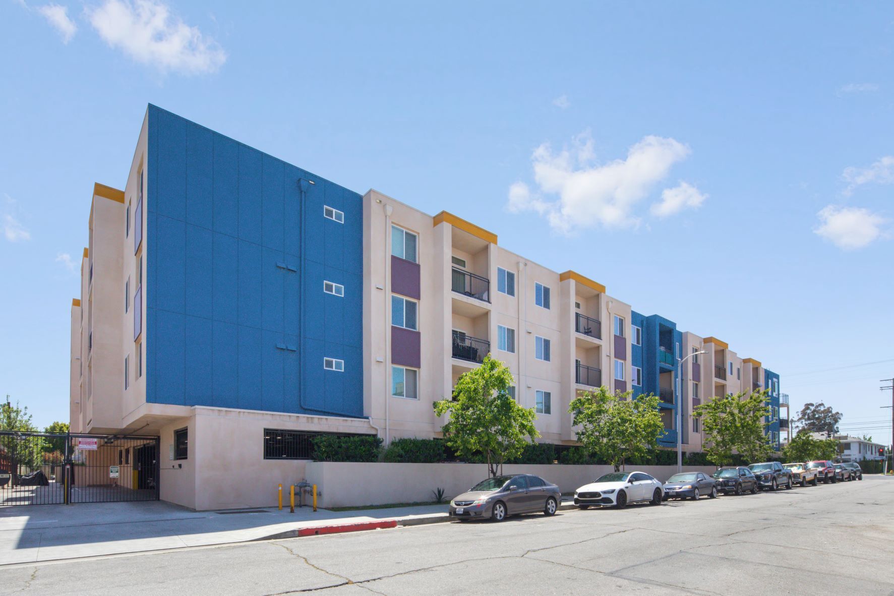 7354 Woodman Ave, Van Nuys, CA 91405 The Summit on Woodman