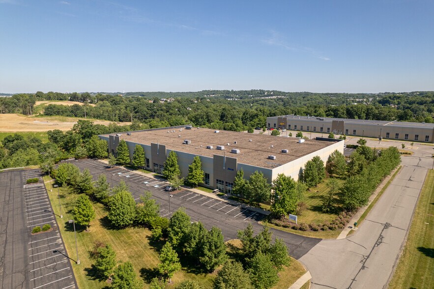 3000 McClaren Woods Dr, Coraopolis, PA for lease - Building Photo - Image 1 of 5