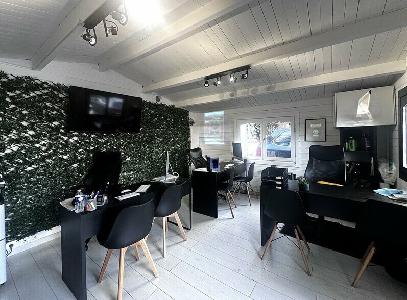Retail in Nice for sale - Interior Photo - Image 1 of 2