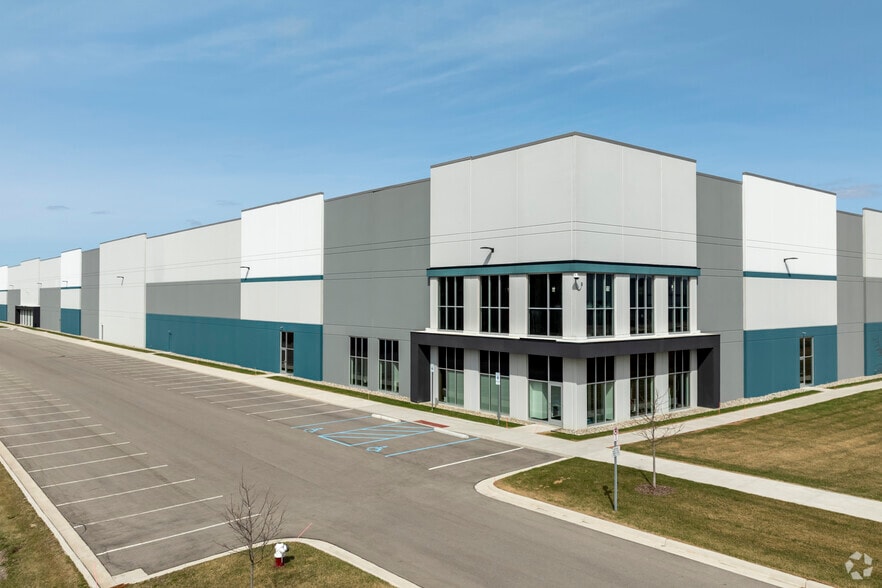 10035 Assembly Park Dr, Wixom, MI for lease - Primary Photo - Image 1 of 5