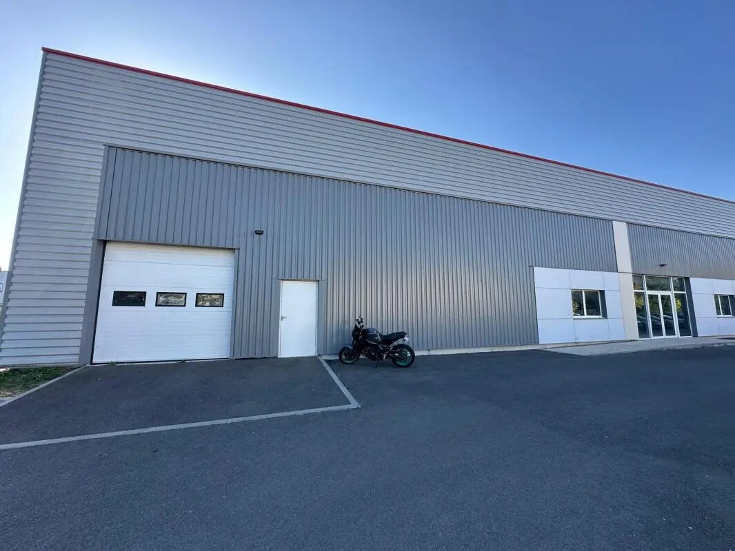 Retail in Rambouillet for lease Building Photo- Image 1 of 14
