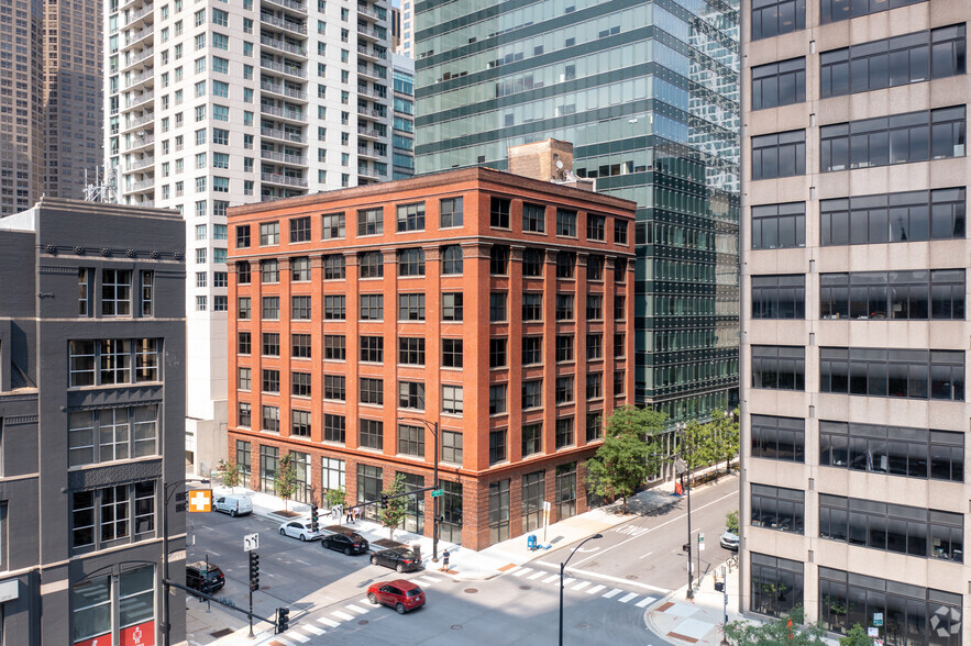 566 W Adams St, Chicago, IL for lease - Building Photo - Image 1 of 15