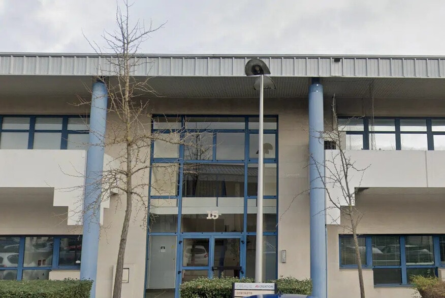 15 Allée Des Ginkgos, Bron for lease - Building Photo - Image 1 of 1