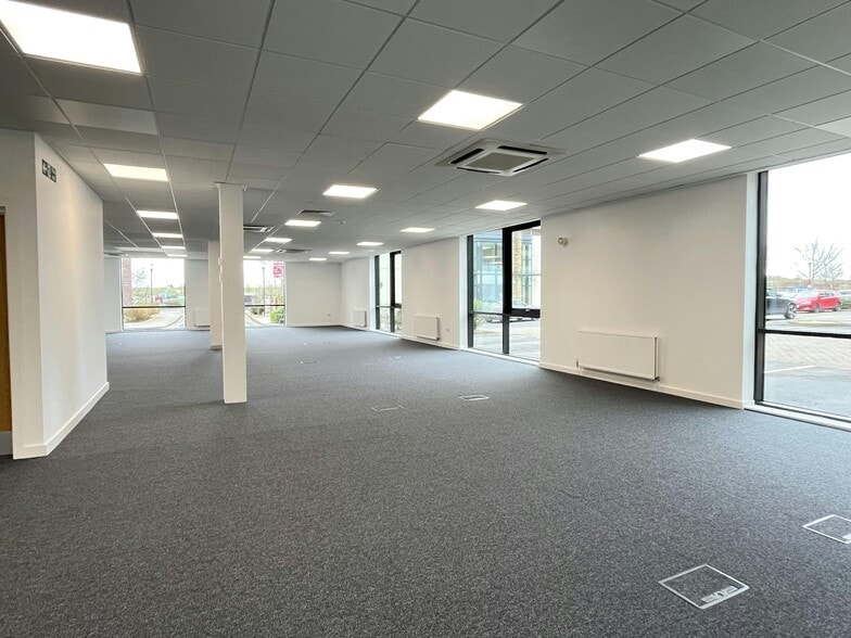 5 Lancaster Way, Yeadon for lease - Building Photo - Image 3 of 33