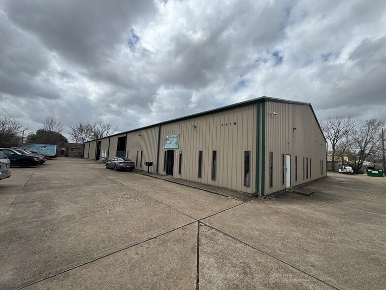 4920 Pinemont Dr, Houston, TX for sale - Building Photo - Image 2 of 15