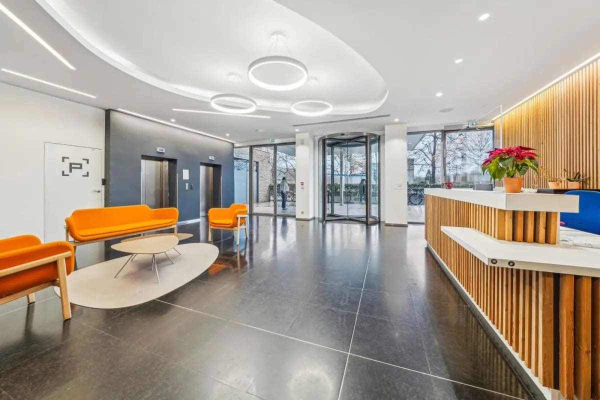 Office in Suresnes for lease Lobby- Image 1 of 10