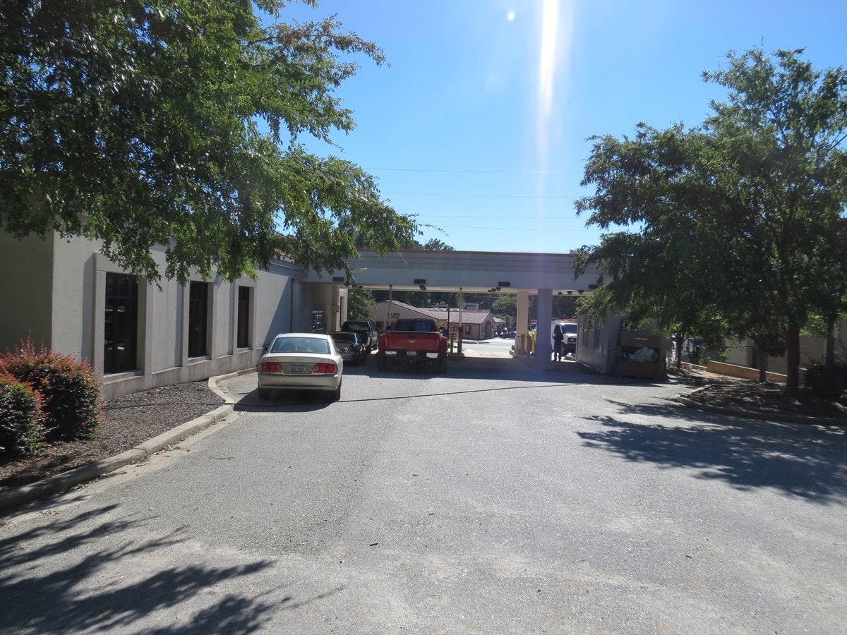 6041 Garners Ferry Rd, Columbia, SC 29209