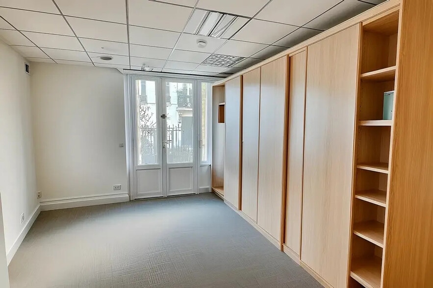 Office in Paris for sale - Building Photo - Image 2 of 10