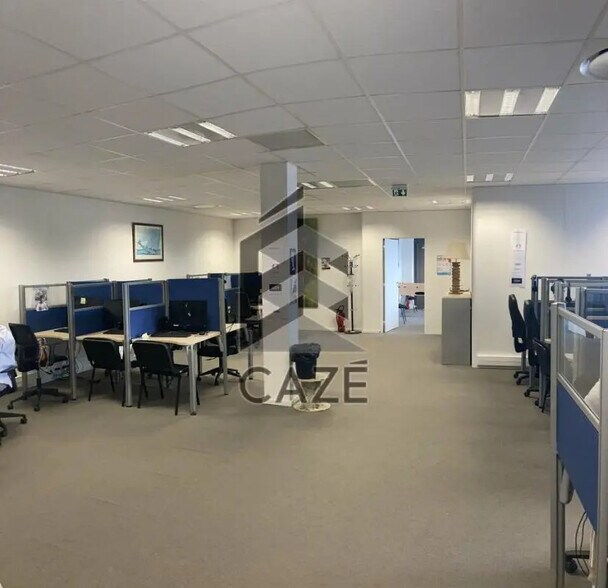 Office in Pessac for lease - Building Photo - Image 3 of 27