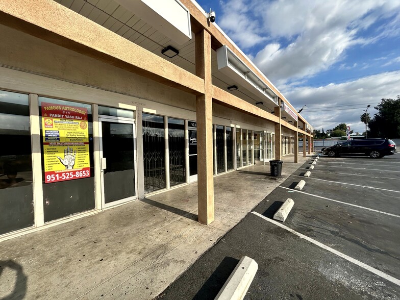 9234-9252 Magnolia Ave, Riverside, CA for lease - Building Photo - Image 3 of 8