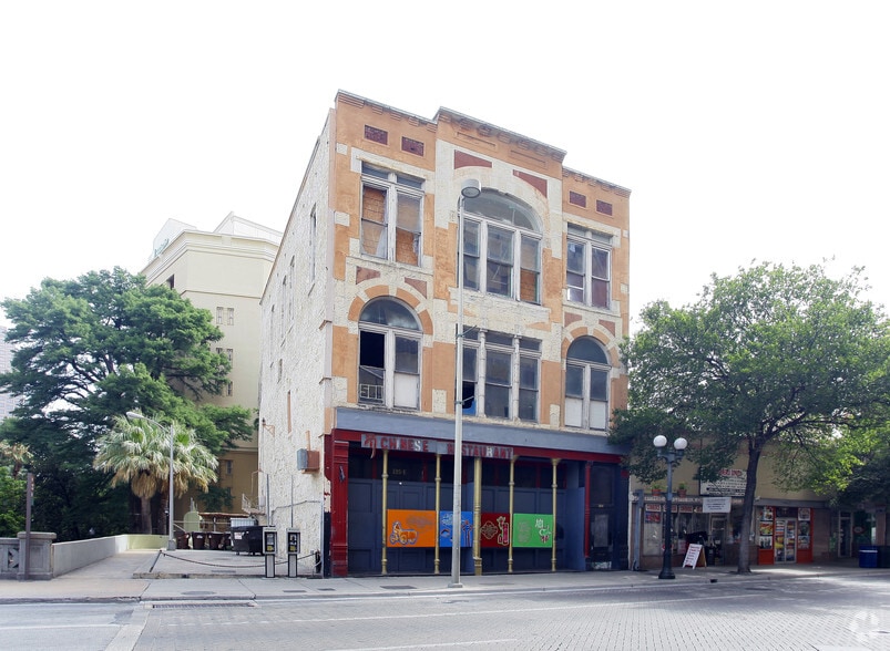 135 E Commerce St, San Antonio, TX for sale - Primary Photo - Image 1 of 2