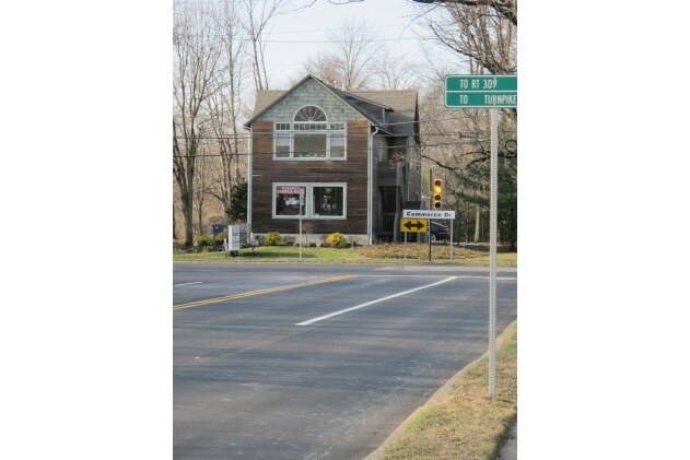 390 Commerce Dr, Fort Washington, PA for lease - Building Photo - Image 3 of 5