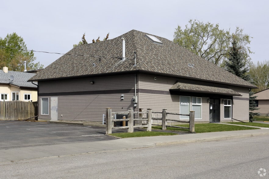 37 2nd Ave SE, High River, AB for lease - Primary Photo - Image 1 of 4
