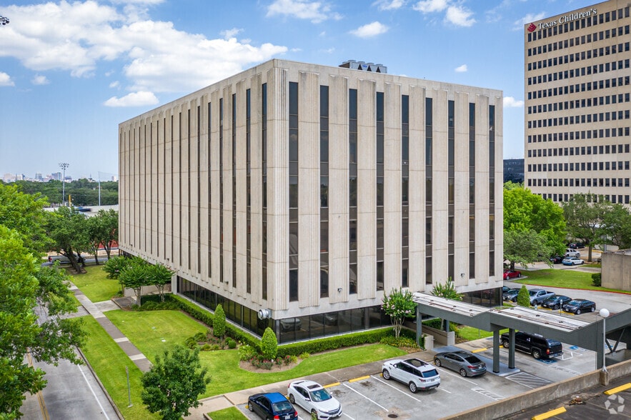 6300 West Loop South, Bellaire, TX for lease - Building Photo - Image 3 of 9