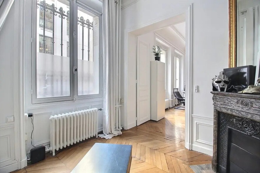 Office in Paris for lease - Interior Photo - Image 3 of 5
