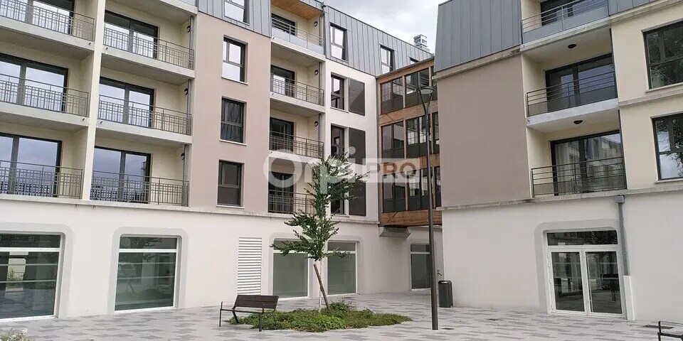 Retail in Pau for sale Building Photo- Image 1 of 10