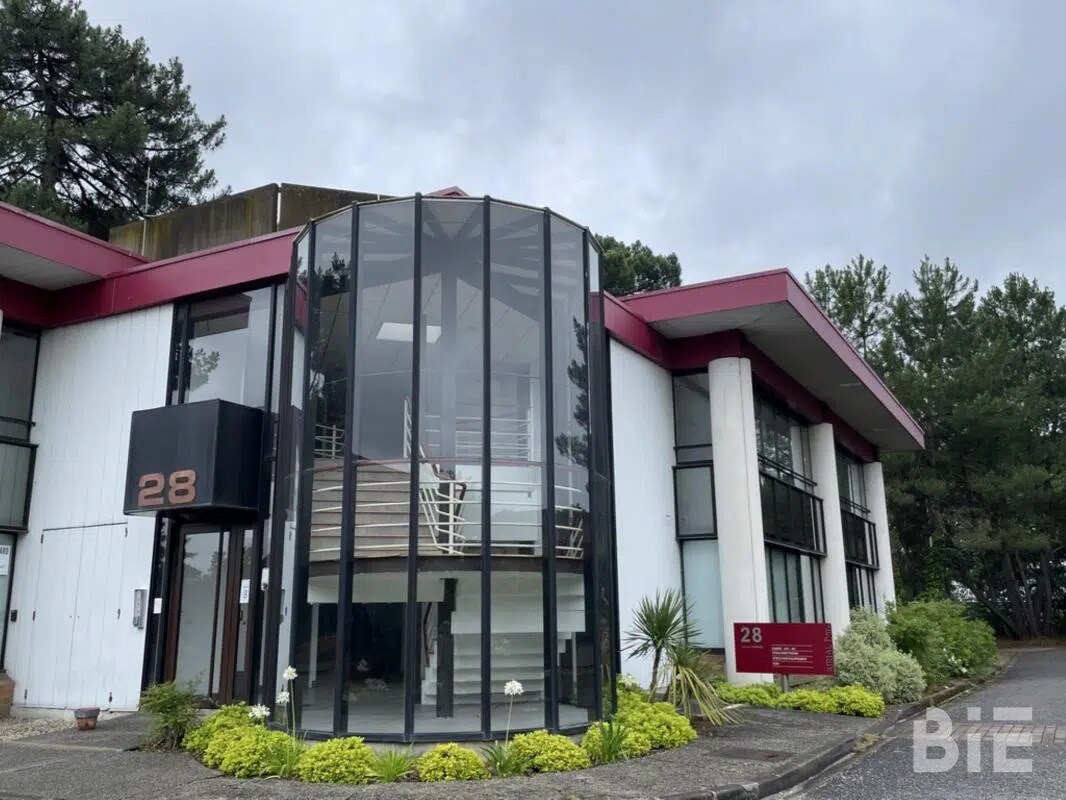 Office in Mérignac for lease Building Photo- Image 1 of 3