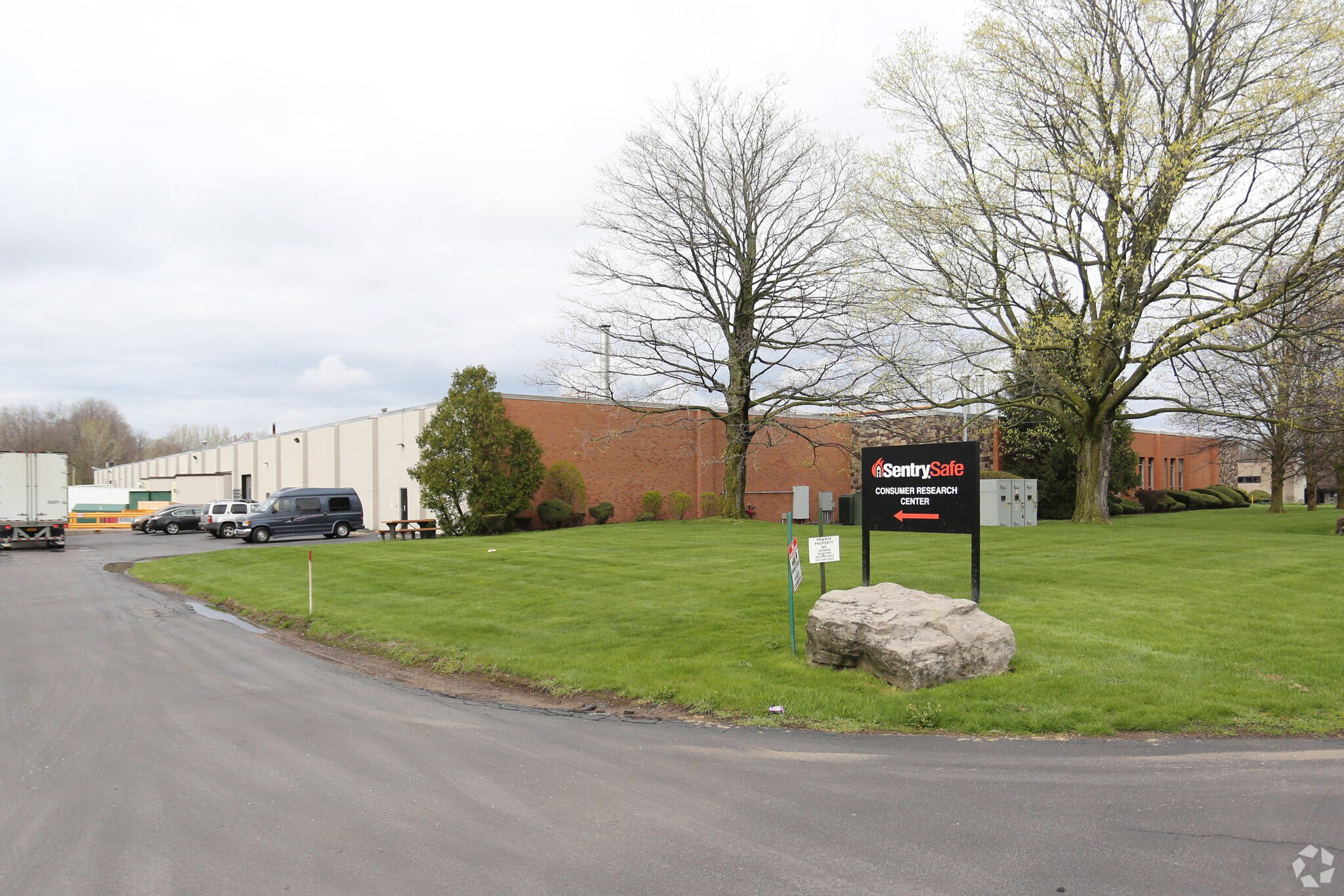 882 Linden Ave, Rochester, NY 14625