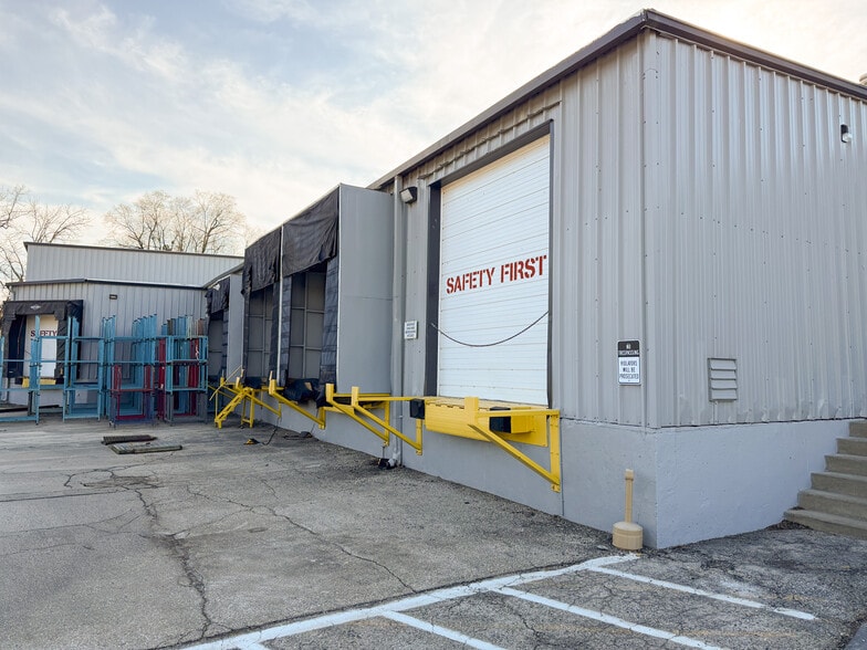 Greenwood, MO Manufacturing Facility portfolio of 4 properties for sale on LoopNet.com - Building Photo - Image 3 of 10