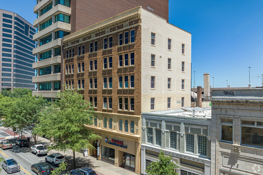 114 N Elm St, Greensboro, NC for lease - Primary Photo - Image 1 of 21