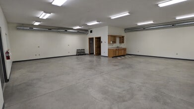 137 Oliver, Kechi, KS for lease Interior Photo- Image 2 of 4