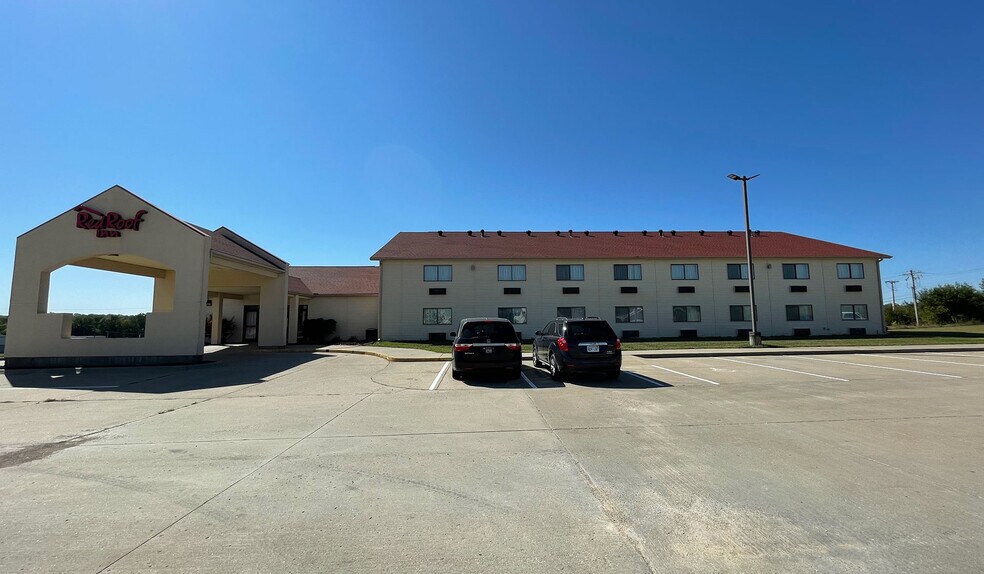 115 Us Highway 75, Holton, KS for sale - Building Photo - Image 1 of 1