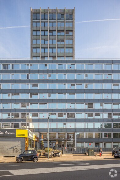 Office in Clichy for sale - Building Photo - Image 3 of 16