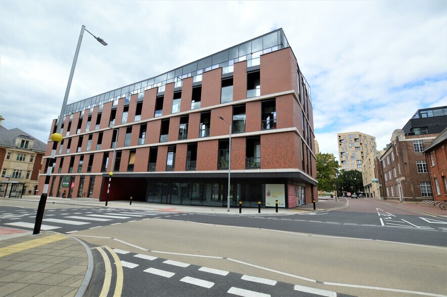 Victoria Rd, Chelmsford for lease - Primary Photo - Image 1 of 3