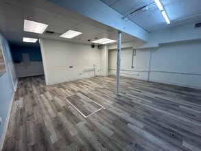 332-350 S Main St, Bartlett, IL for lease Interior Photo- Image 2 of 7