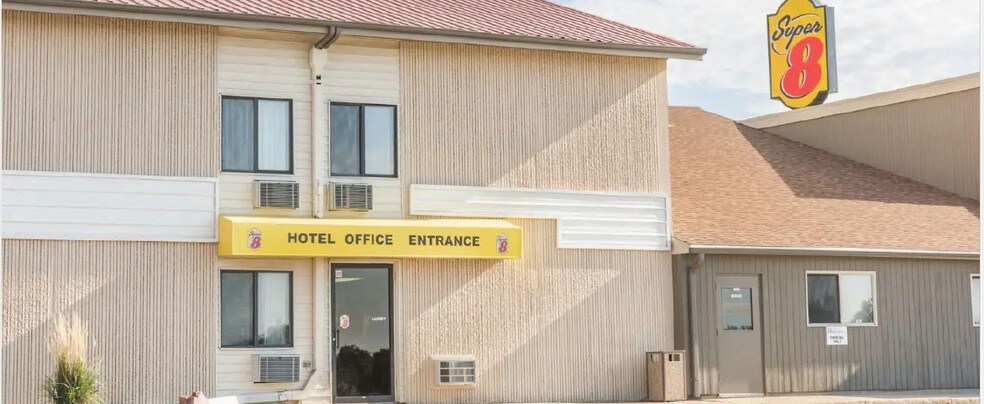 1202 S Kniss Ave, Luverne, MN for sale - Primary Photo - Image 1 of 1