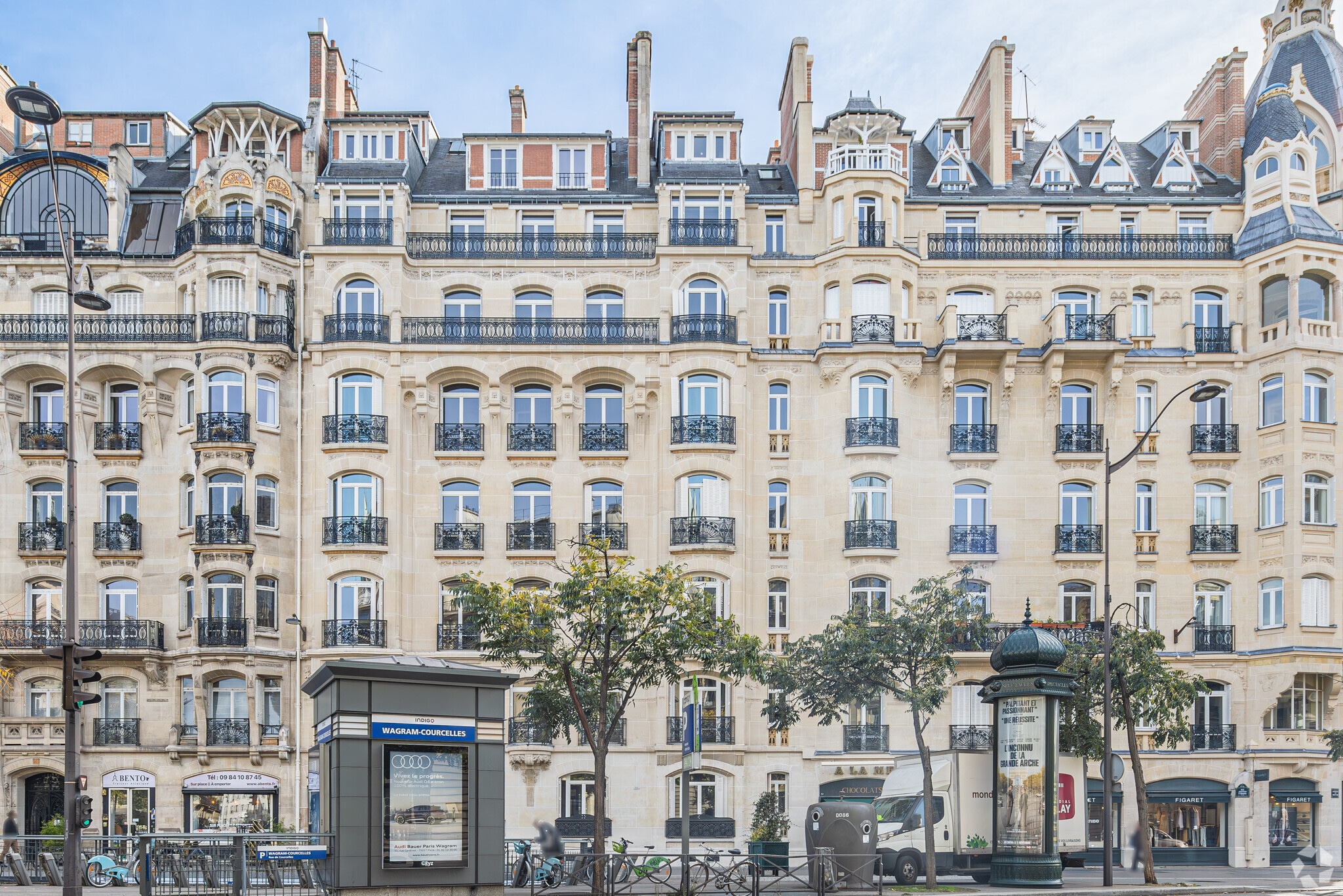 105 Rue Jouffroy D'Abbans, Paris for lease Primary Photo- Image 1 of 5