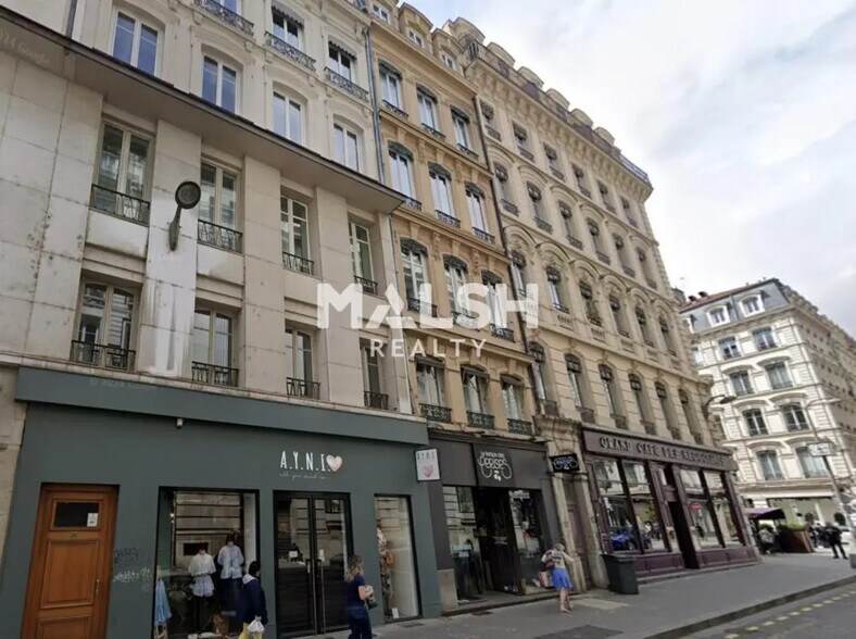 Office in Lyon for lease - Building Photo - Image 1 of 11
