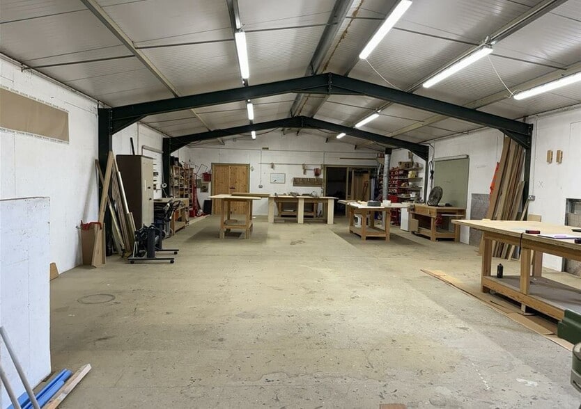 26 Oxford Road, Yeovil for lease - Interior Photo - Image 3 of 13