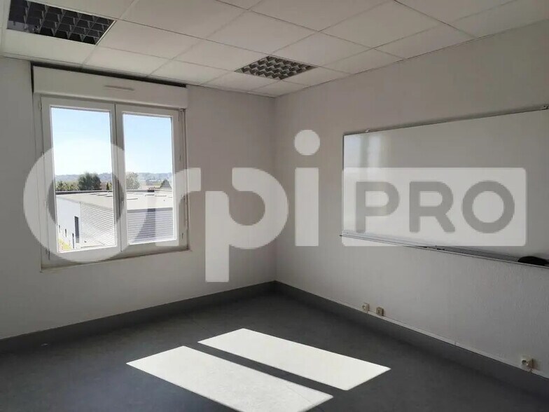Office in Limoges for lease - Interior Photo - Image 2 of 4