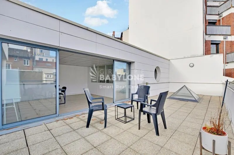 Office in Clichy for lease - Building Photo - Image 1 of 10