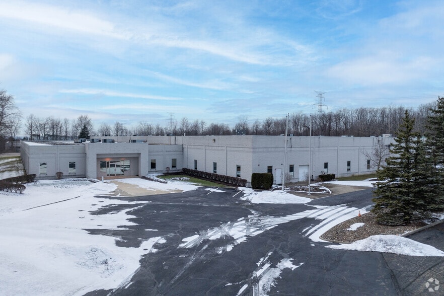 8037 Bavaria Rd, Twinsburg, OH for lease - Primary Photo - Image 3 of 10