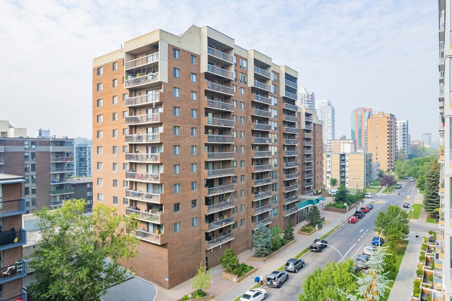 639 14th Ave SW, Calgary, AB for sale - Primary Photo - Image 1 of 1