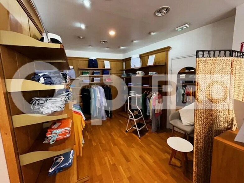 Retail in Compiègne for lease - Building Photo - Image 2 of 4