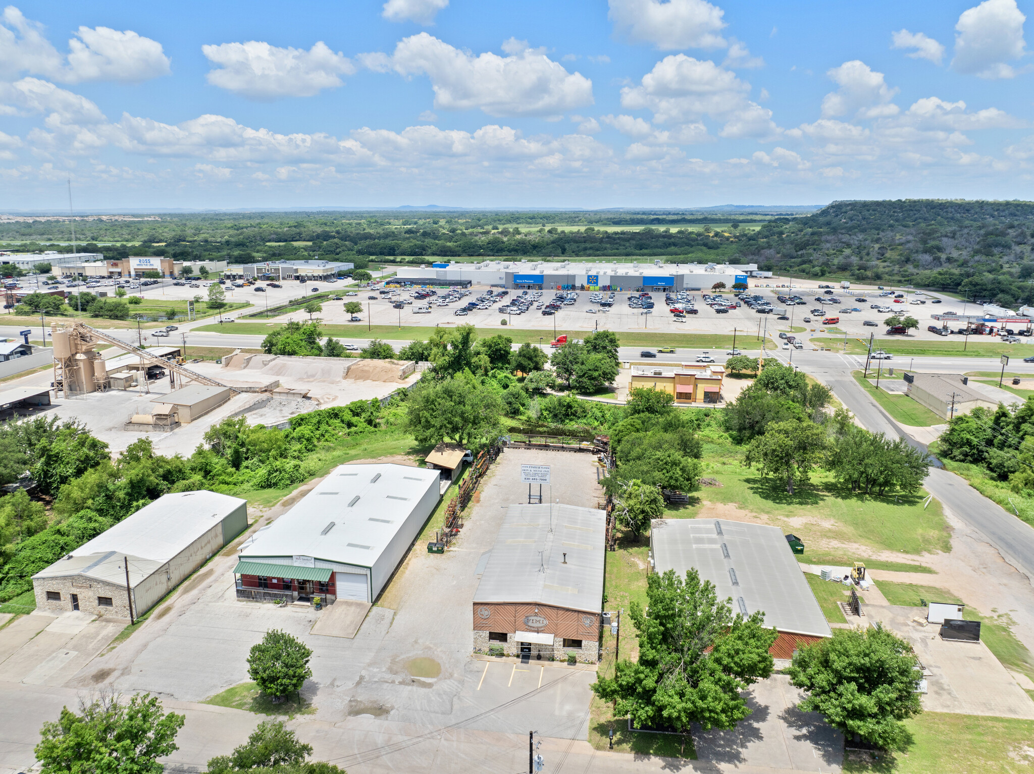 2704 Commerce St, Marble Falls, TX for lease Building Photo- Image 1 of 9