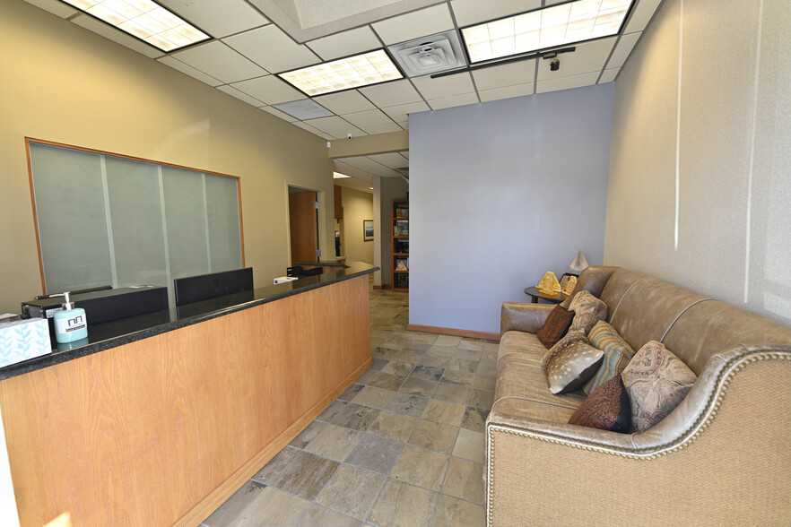 9631-9639 McCullough Ave, San Antonio, TX for lease - Interior Photo - Image 3 of 6