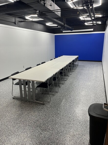 2855 Anthony Ln S, Saint Anthony, MN for lease - Interior Photo - Image 3 of 18