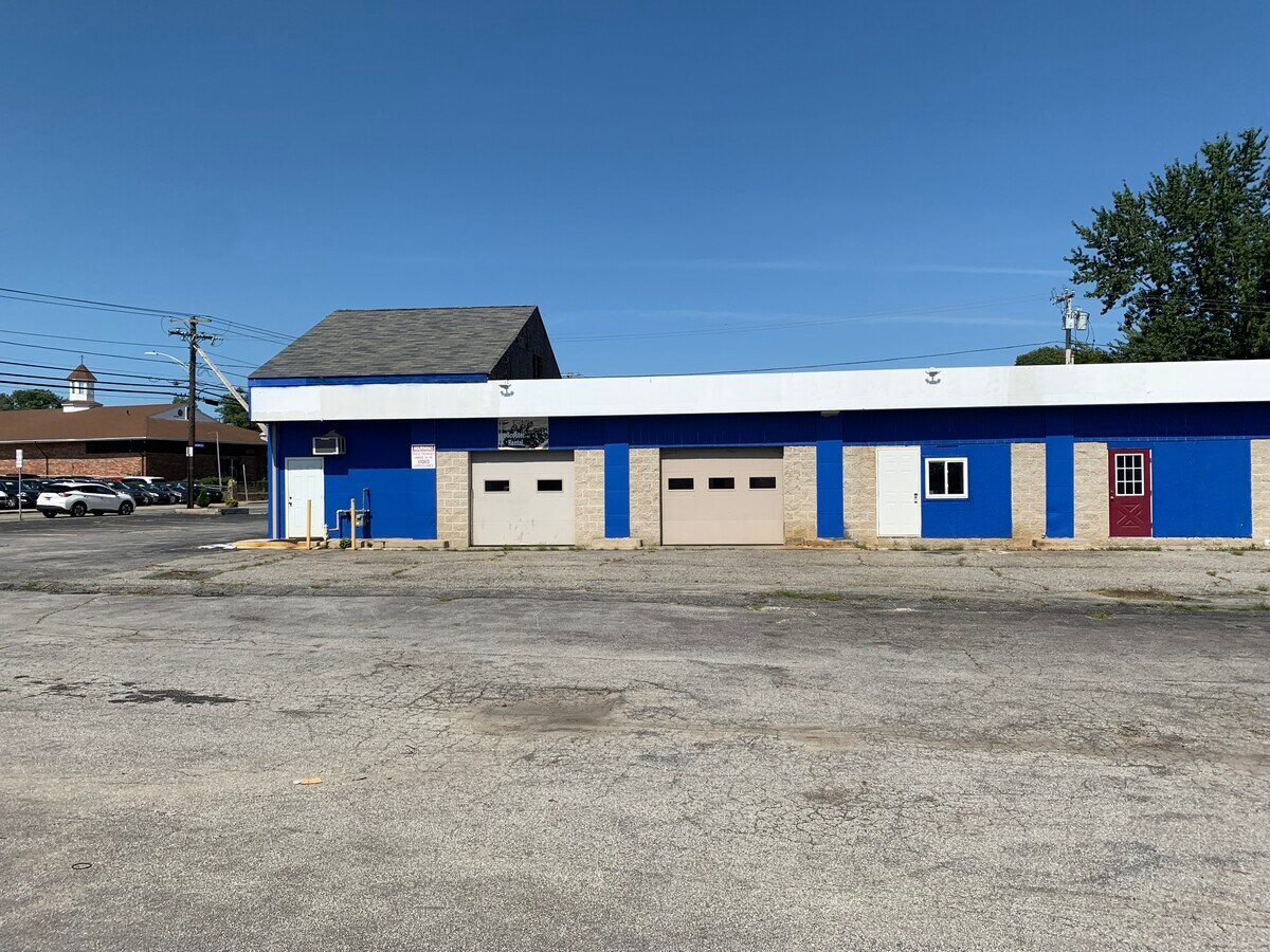 559 Killingly St, Johnston, RI 02919