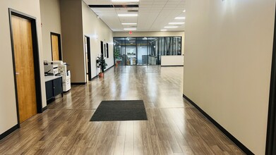 2377 Commerce Center Blvd, Fairborn, OH for lease Interior Photo- Image 2 of 5