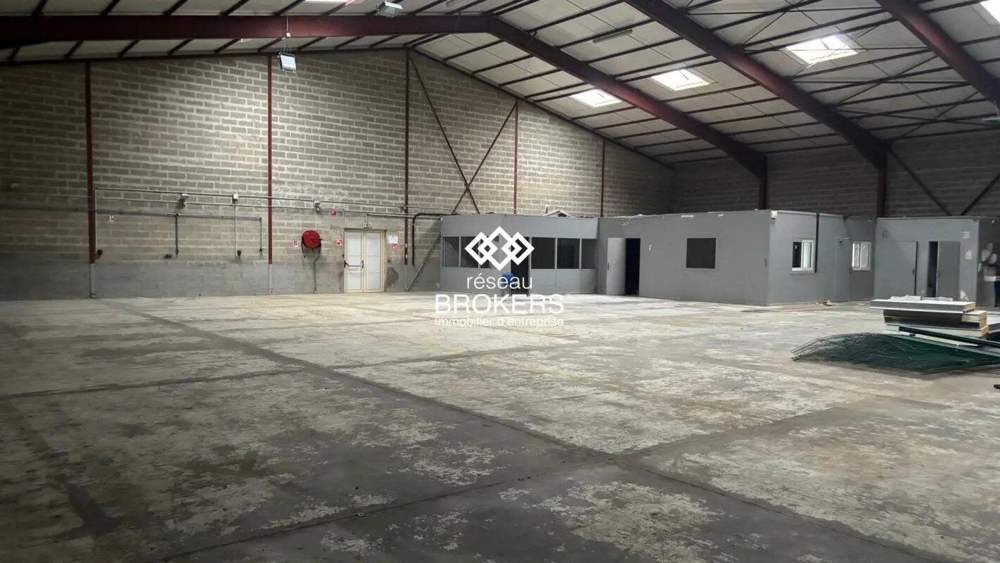 Flex in Coignières for lease Building Photo- Image 1 of 3