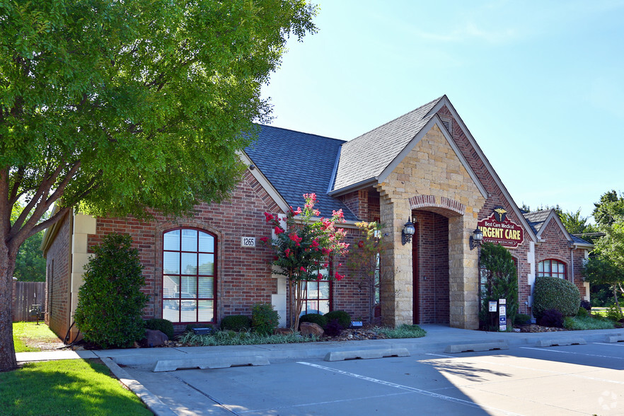 1265 E 33rd St, Edmond, OK for lease - Building Photo - Image 1 of 13