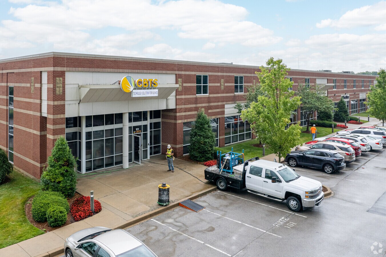 2700 Stanley Gault Pky, Louisville, KY 40223 Flex for Lease