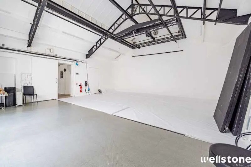 54 Rue Des Acacias, Paris for sale - Building Photo - Image 2 of 9