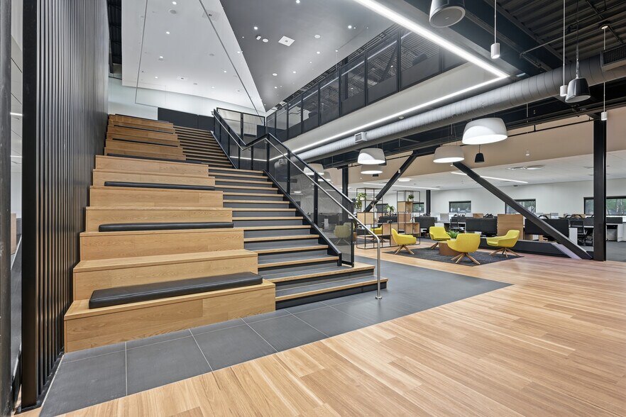 15505 Wright Brothers Dr, Addison, TX for lease - Interior Photo - Image 3 of 18