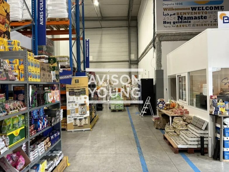 Flex in Gennevilliers for lease - Interior Photo - Image 2 of 12