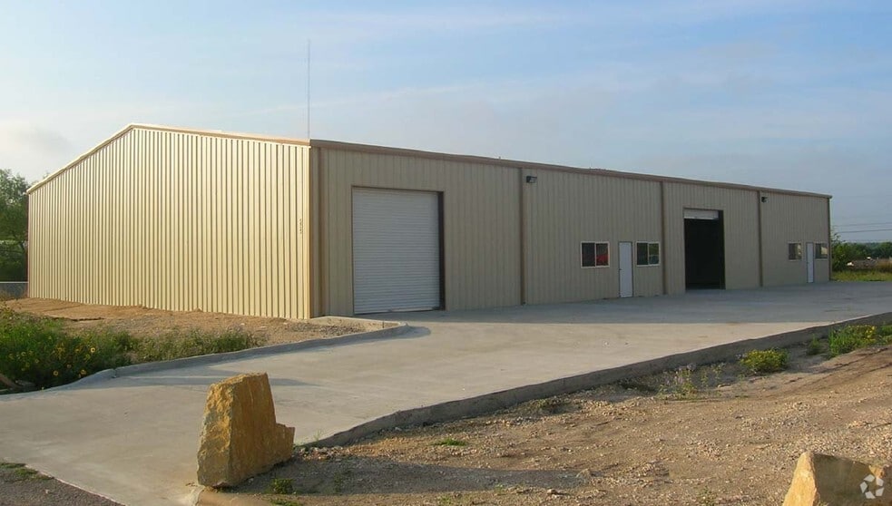 239 Investment Loop, Hutto, TX for sale - Building Photo - Image 1 of 16